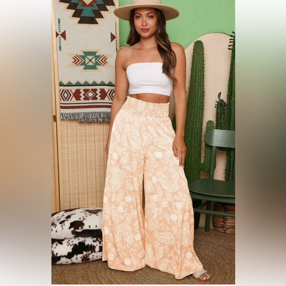 Fantastic Fawn Women's Wide Leg Peach and White Paisley Pants Smocked Waist - Picture 1 of 11